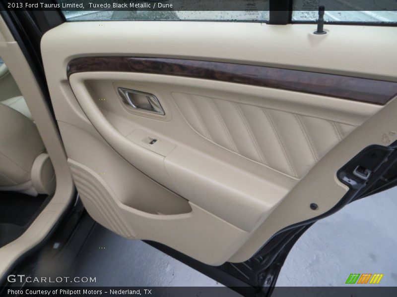 Tuxedo Black Metallic / Dune 2013 Ford Taurus Limited