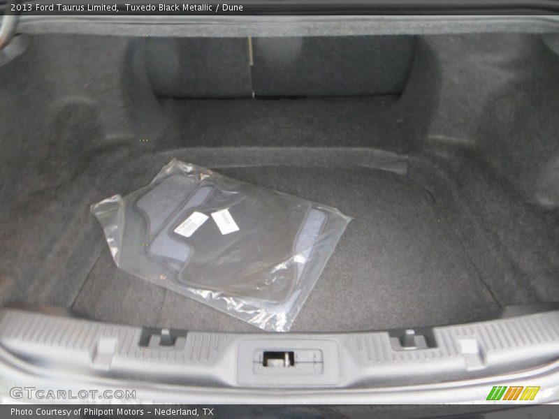 Tuxedo Black Metallic / Dune 2013 Ford Taurus Limited