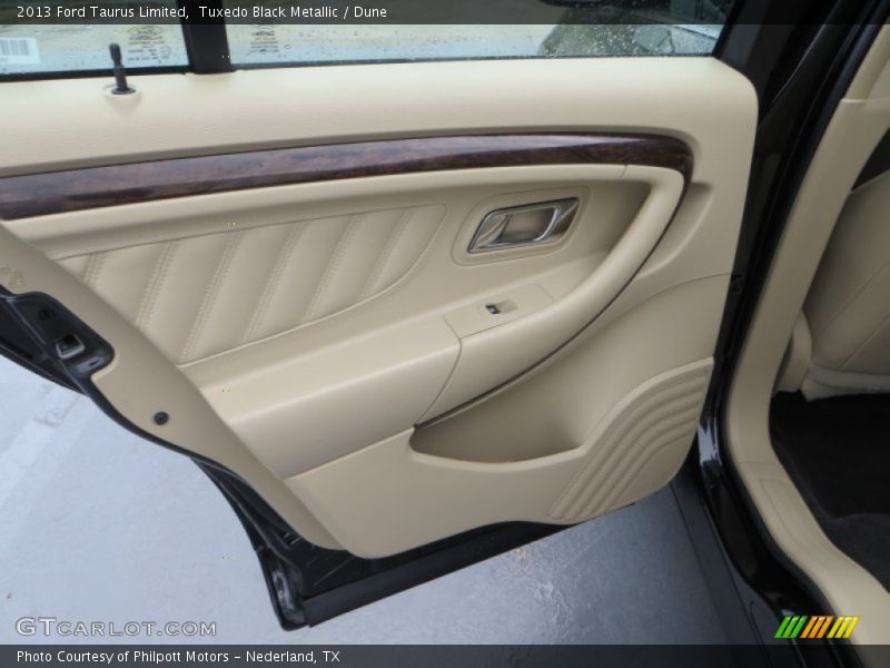 Tuxedo Black Metallic / Dune 2013 Ford Taurus Limited