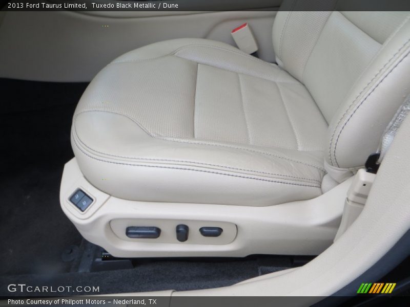 Tuxedo Black Metallic / Dune 2013 Ford Taurus Limited
