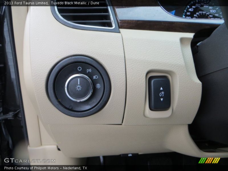 Tuxedo Black Metallic / Dune 2013 Ford Taurus Limited