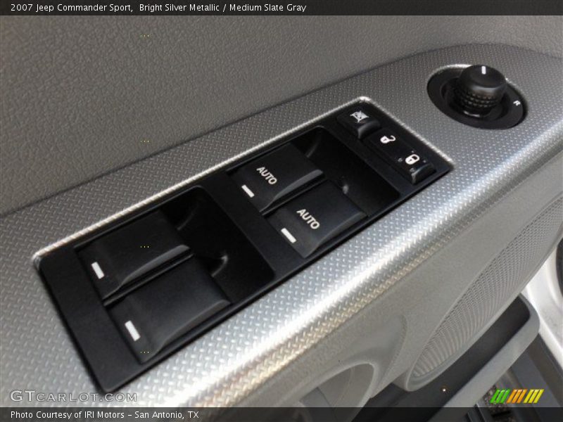Bright Silver Metallic / Medium Slate Gray 2007 Jeep Commander Sport