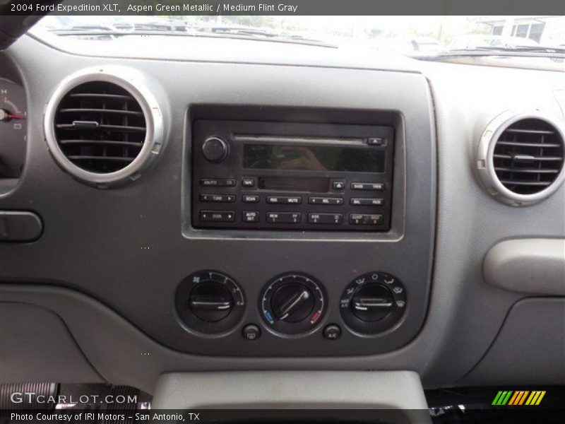 Aspen Green Metallic / Medium Flint Gray 2004 Ford Expedition XLT