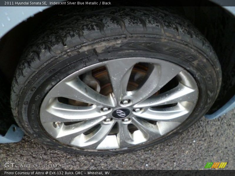 Iridescent Silver Blue Metallic / Black 2011 Hyundai Sonata SE