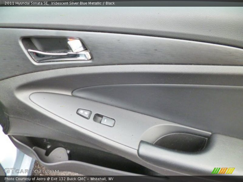 Iridescent Silver Blue Metallic / Black 2011 Hyundai Sonata SE