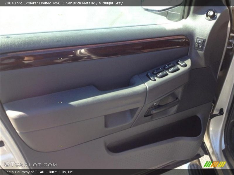 Silver Birch Metallic / Midnight Grey 2004 Ford Explorer Limited 4x4