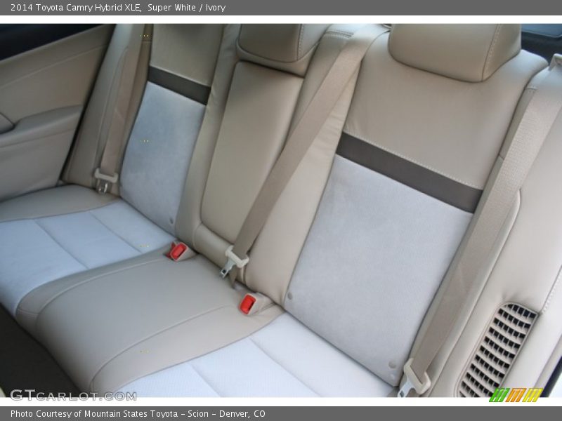 Super White / Ivory 2014 Toyota Camry Hybrid XLE