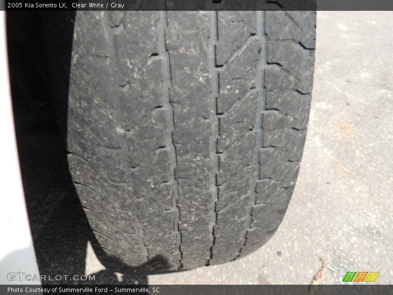 Clear White / Gray 2005 Kia Sorento LX
