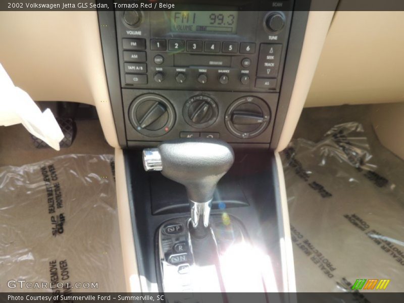 Tornado Red / Beige 2002 Volkswagen Jetta GLS Sedan
