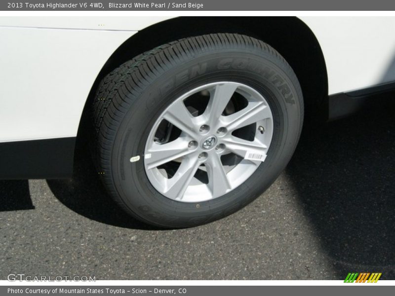 Blizzard White Pearl / Sand Beige 2013 Toyota Highlander V6 4WD