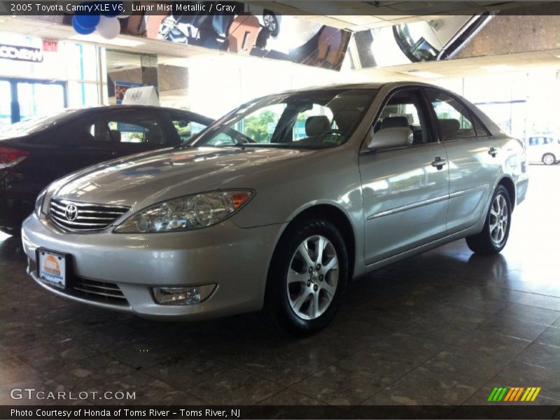 Lunar Mist Metallic / Gray 2005 Toyota Camry XLE V6