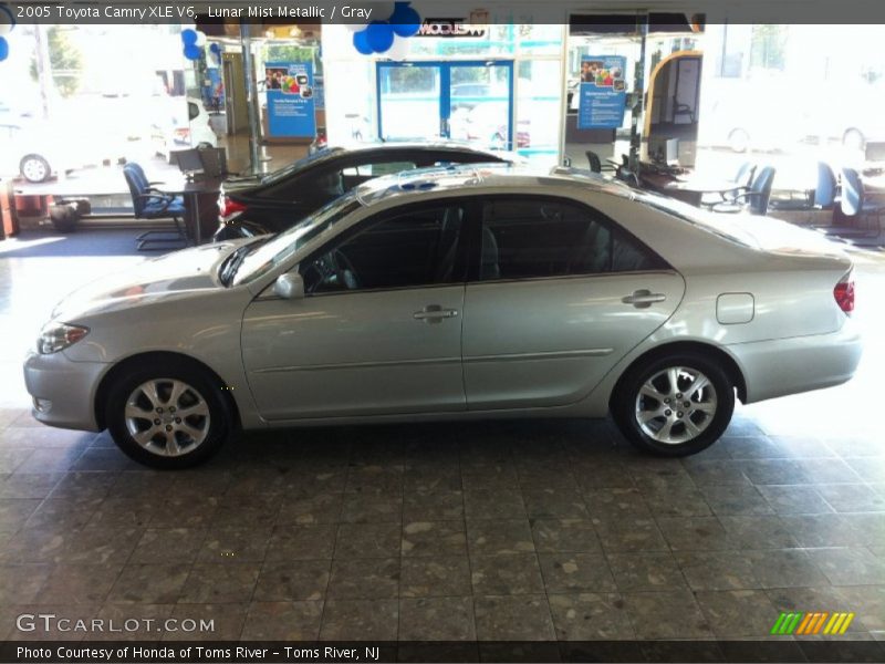 Lunar Mist Metallic / Gray 2005 Toyota Camry XLE V6
