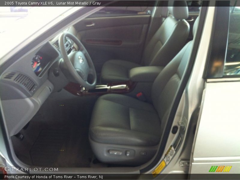 Lunar Mist Metallic / Gray 2005 Toyota Camry XLE V6