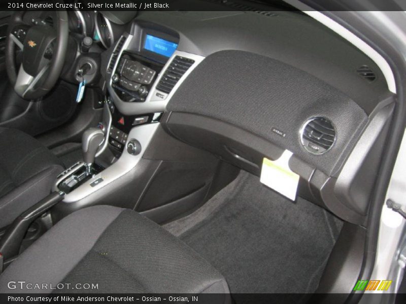 Silver Ice Metallic / Jet Black 2014 Chevrolet Cruze LT