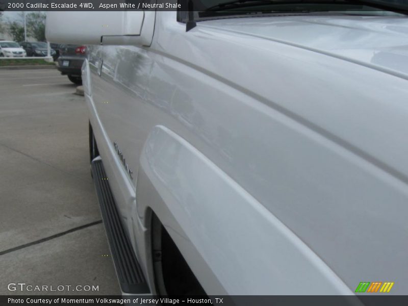 Aspen White / Neutral Shale 2000 Cadillac Escalade 4WD