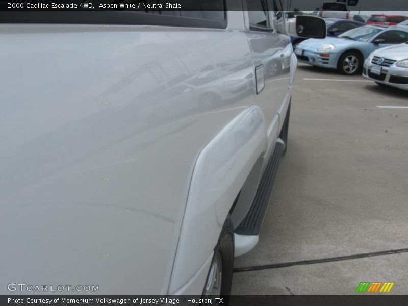 Aspen White / Neutral Shale 2000 Cadillac Escalade 4WD