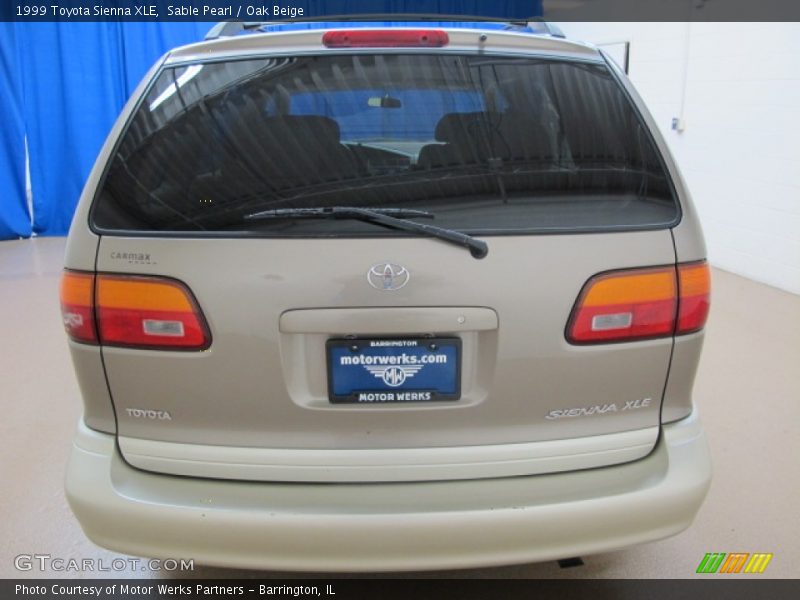Sable Pearl / Oak Beige 1999 Toyota Sienna XLE
