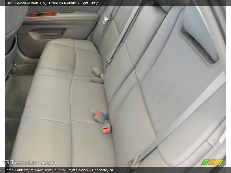 Titanium Metallic / Light Gray 2006 Toyota Avalon XLS