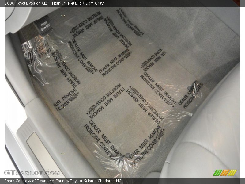Titanium Metallic / Light Gray 2006 Toyota Avalon XLS
