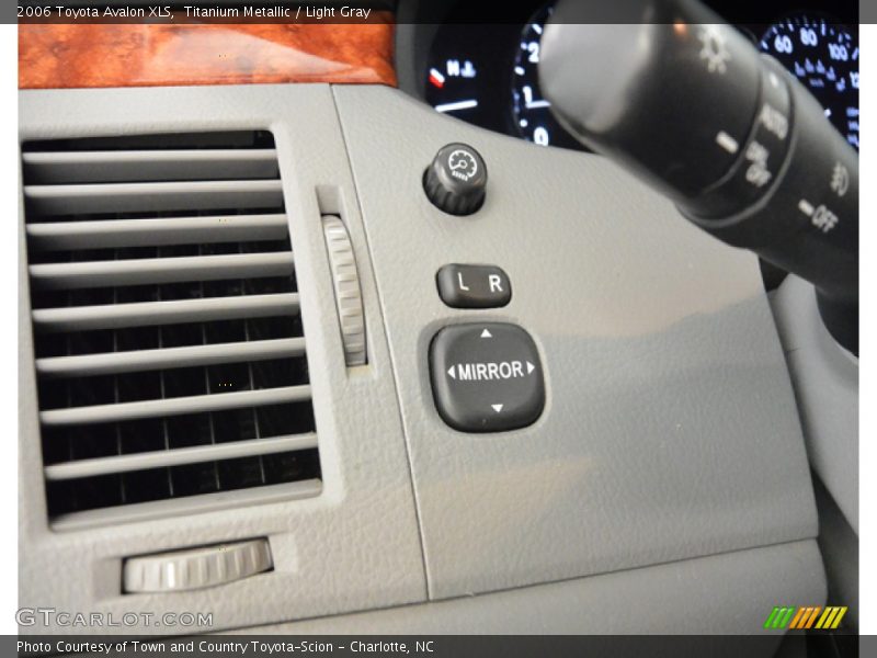 Titanium Metallic / Light Gray 2006 Toyota Avalon XLS