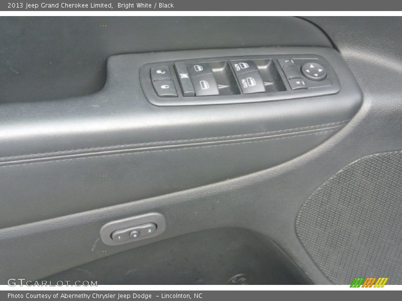 Bright White / Black 2013 Jeep Grand Cherokee Limited