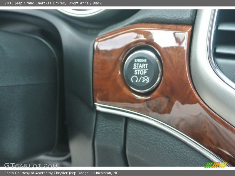 Bright White / Black 2013 Jeep Grand Cherokee Limited