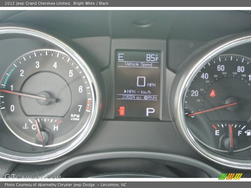Bright White / Black 2013 Jeep Grand Cherokee Limited