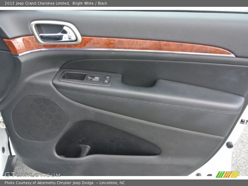 Bright White / Black 2013 Jeep Grand Cherokee Limited
