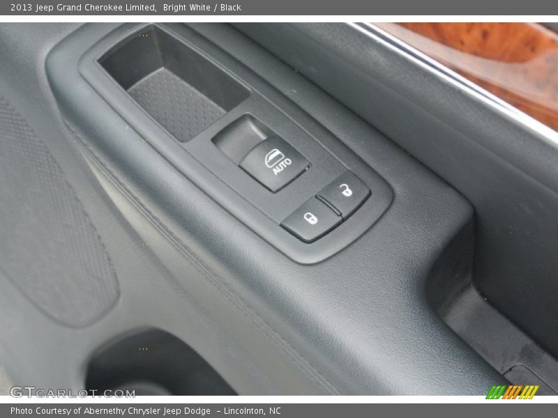 Bright White / Black 2013 Jeep Grand Cherokee Limited