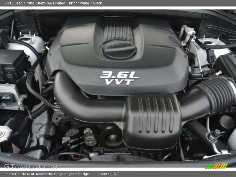 Bright White / Black 2013 Jeep Grand Cherokee Limited