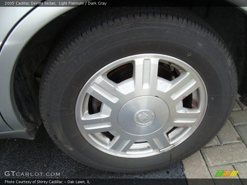 Light Platinum / Dark Gray 2005 Cadillac DeVille Sedan