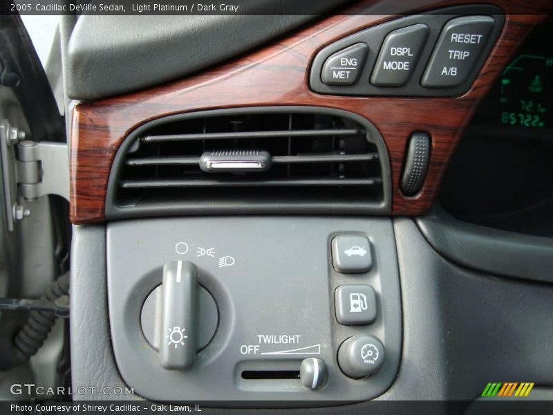Light Platinum / Dark Gray 2005 Cadillac DeVille Sedan