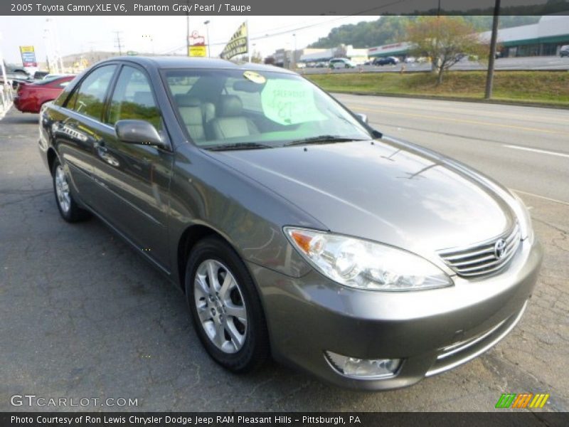 Front 3/4 View of 2005 Camry XLE V6