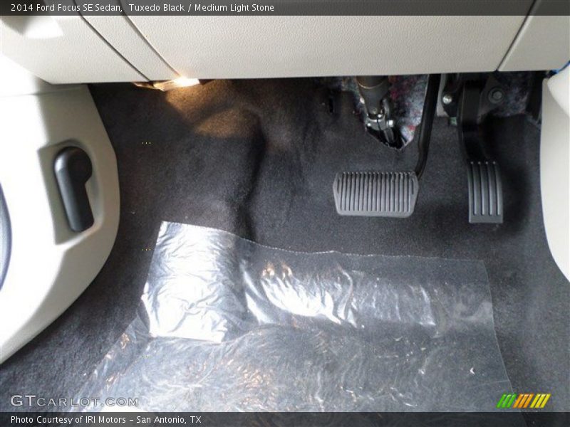 Tuxedo Black / Medium Light Stone 2014 Ford Focus SE Sedan