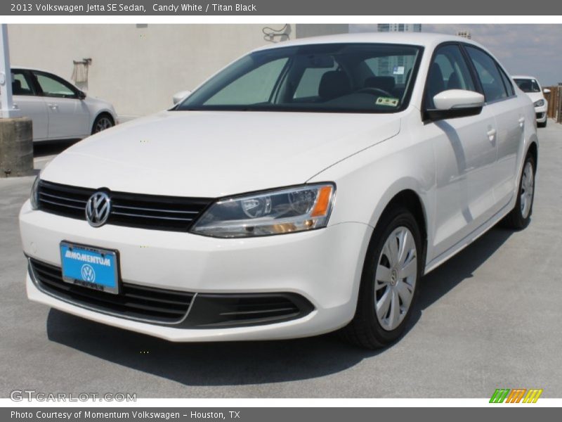 Candy White / Titan Black 2013 Volkswagen Jetta SE Sedan