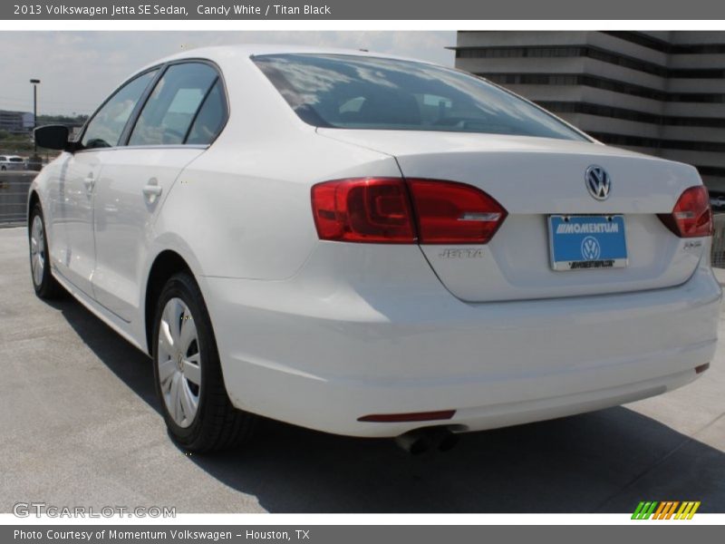 Candy White / Titan Black 2013 Volkswagen Jetta SE Sedan
