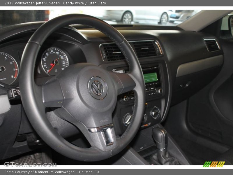 Candy White / Titan Black 2013 Volkswagen Jetta SE Sedan
