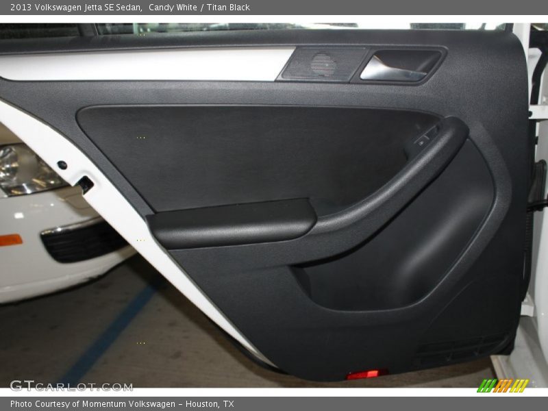 Candy White / Titan Black 2013 Volkswagen Jetta SE Sedan