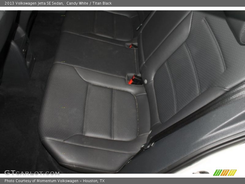 Candy White / Titan Black 2013 Volkswagen Jetta SE Sedan