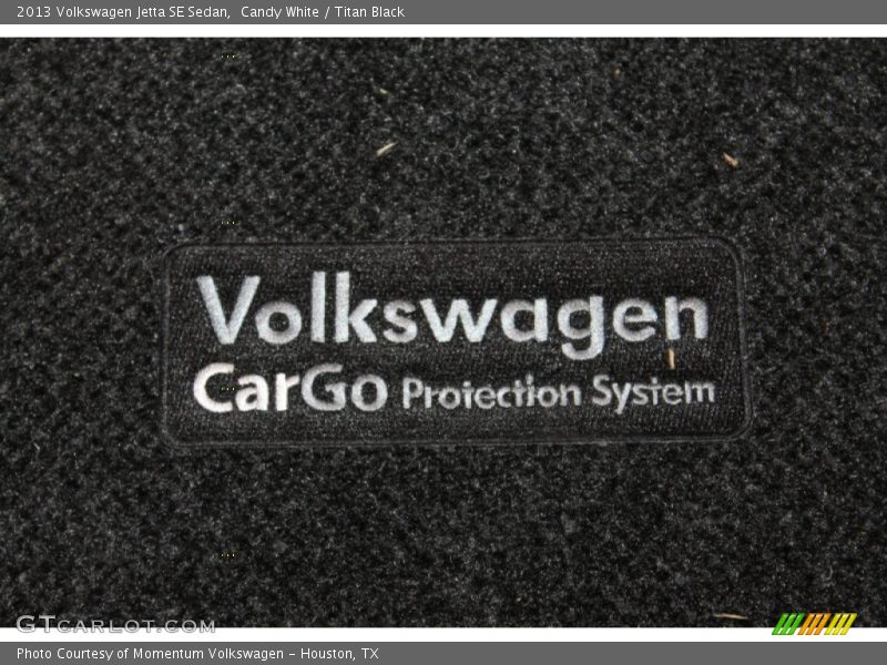 Candy White / Titan Black 2013 Volkswagen Jetta SE Sedan