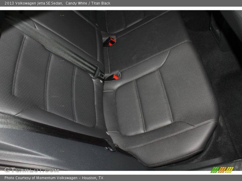 Candy White / Titan Black 2013 Volkswagen Jetta SE Sedan