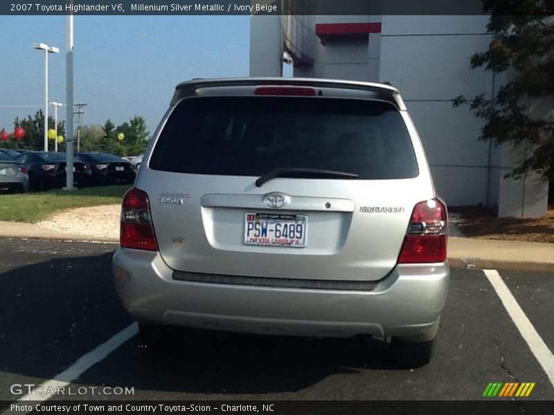 Millenium Silver Metallic / Ivory Beige 2007 Toyota Highlander V6
