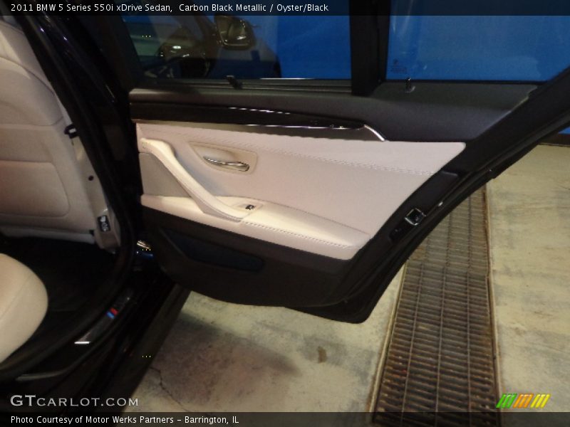 Carbon Black Metallic / Oyster/Black 2011 BMW 5 Series 550i xDrive Sedan