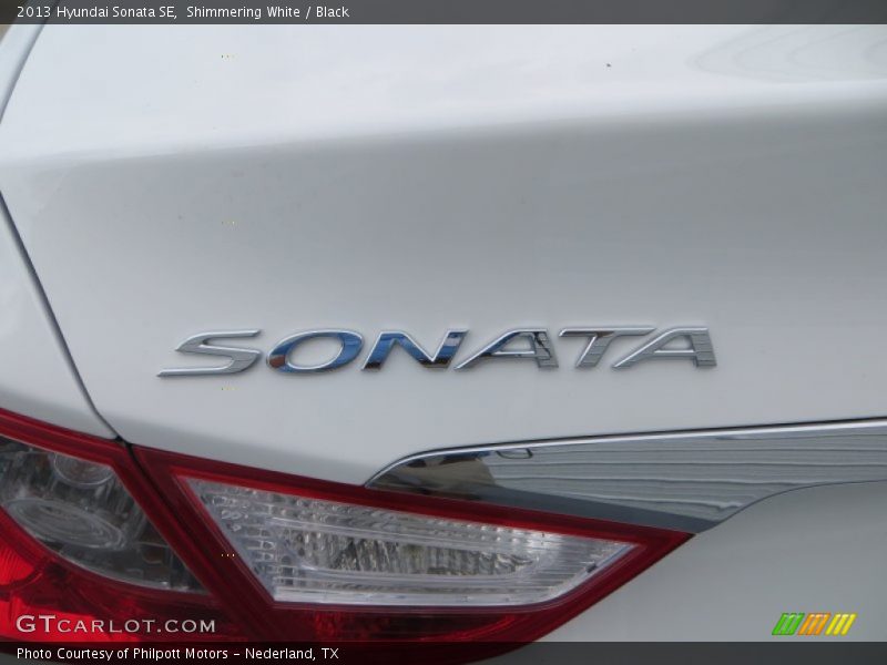 Shimmering White / Black 2013 Hyundai Sonata SE