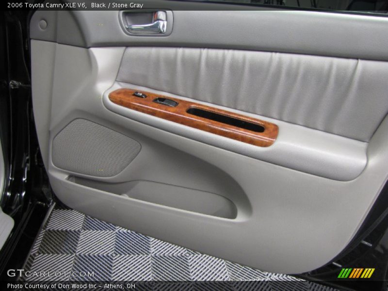 Black / Stone Gray 2006 Toyota Camry XLE V6