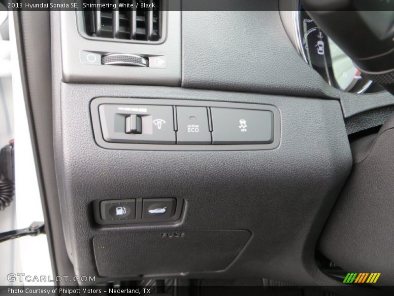 Shimmering White / Black 2013 Hyundai Sonata SE