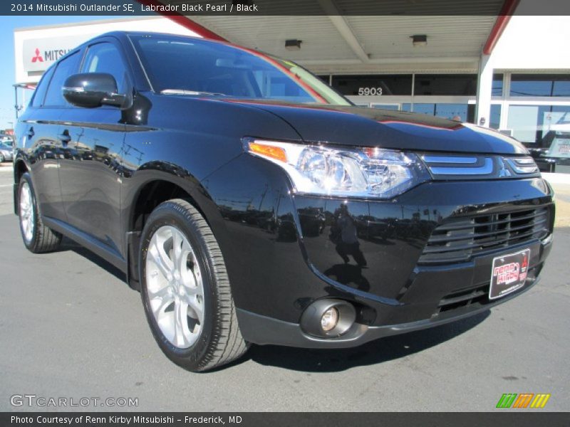 Labrador Black Pearl / Black 2014 Mitsubishi Outlander SE