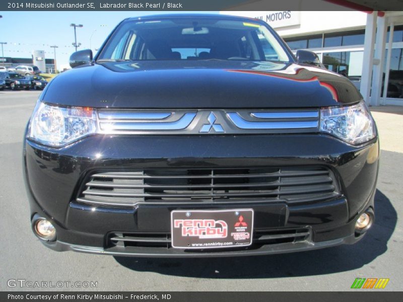 Labrador Black Pearl / Black 2014 Mitsubishi Outlander SE