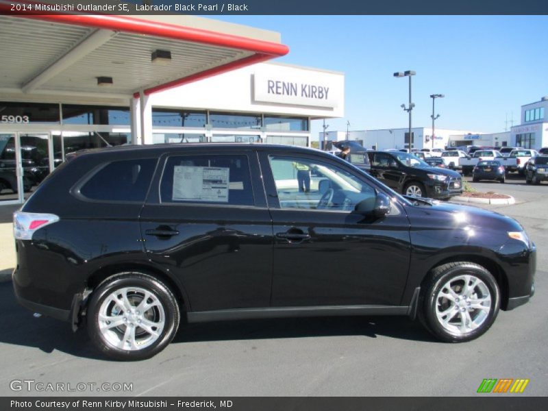 Labrador Black Pearl / Black 2014 Mitsubishi Outlander SE