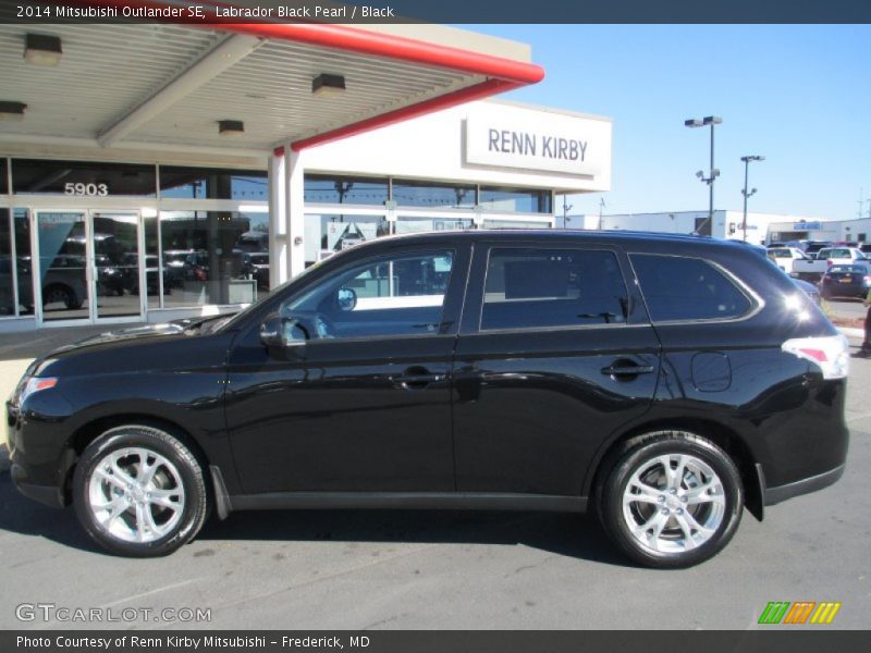 Labrador Black Pearl / Black 2014 Mitsubishi Outlander SE